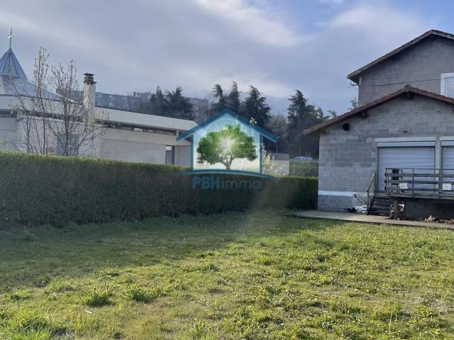 Maison de ville 87 m2 habitable, 745 m2 de terrain constructible, garage, restaurant