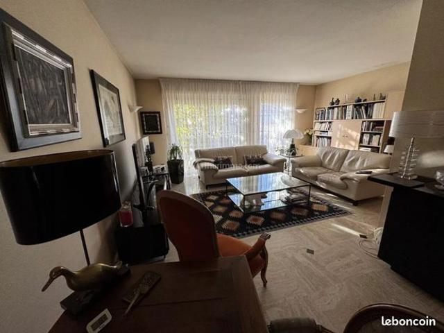 Propriété 8 pièces 200 m²