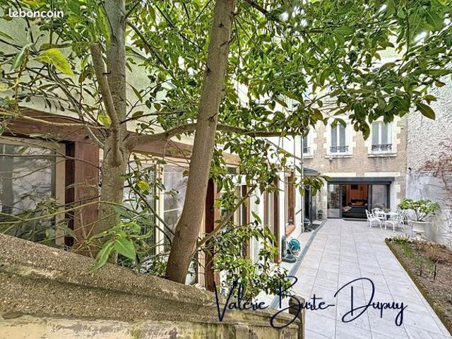 Maison de ville 8 pièces 213 m²