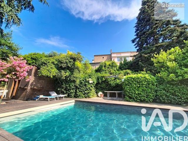 Maison de ville 8 pièces 220 m²