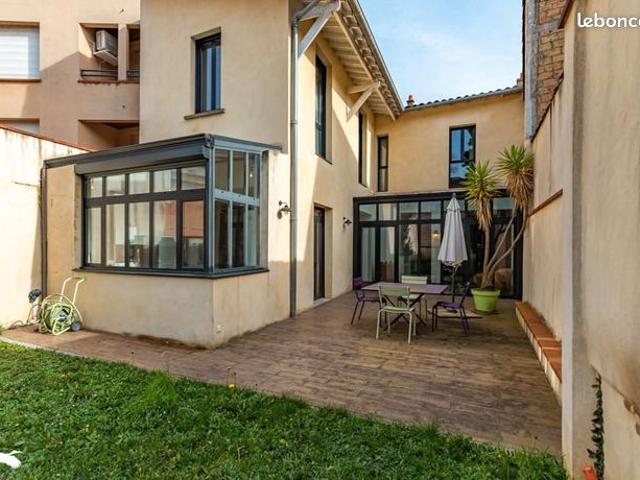 Maison de ville 8 pièces 220 m²