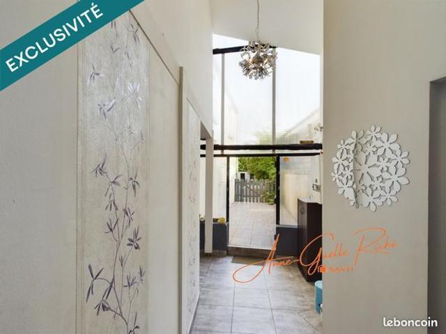 Maison 8 pièces 246 m²
