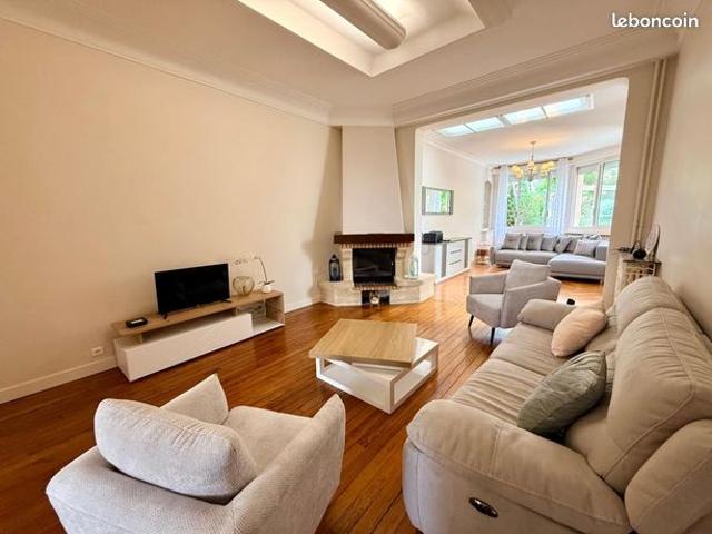 Maison de ville 8 pièces 242 m²
