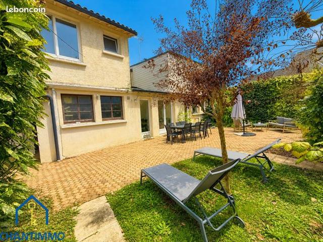 Maison de ville 8 pièces 269 m²