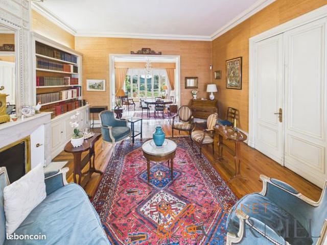 Maison de ville 8 pièces 300 m²