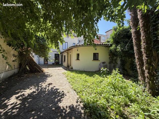 Maison de ville 8 pièces 323 m²