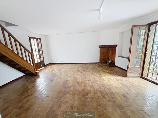MAISON DE VILLE 95 M2 HBTS SUR 169 M2 DE TERRAIN 2 GARAGES 59 M2 TERRASSE COUR INTERIEURE