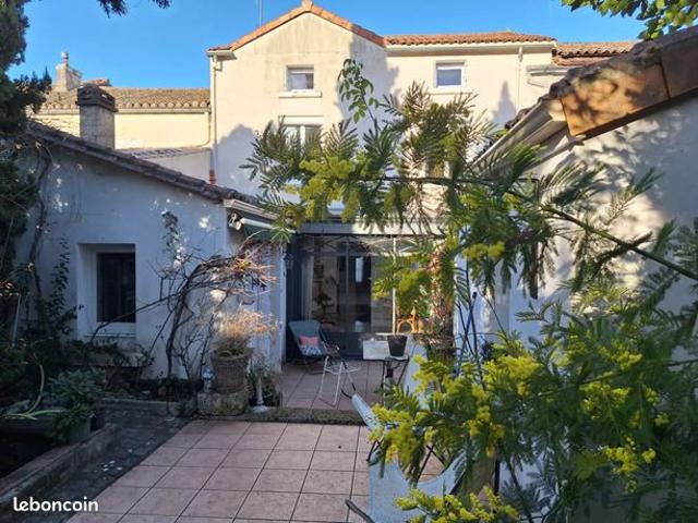 Maison de ville 9 pièces 220 m²