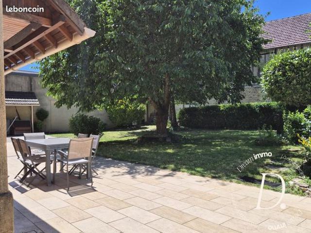 Maison de ville 9 pièces 221 m²