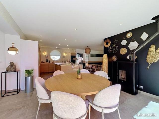 Maison de ville 9 pièces 242 m²