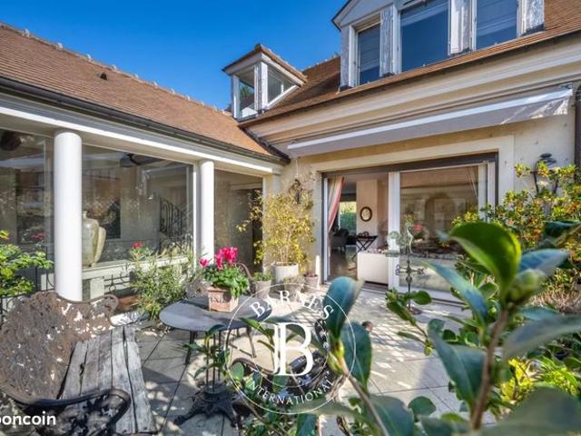 Maison de ville 9 pièces 251 m²