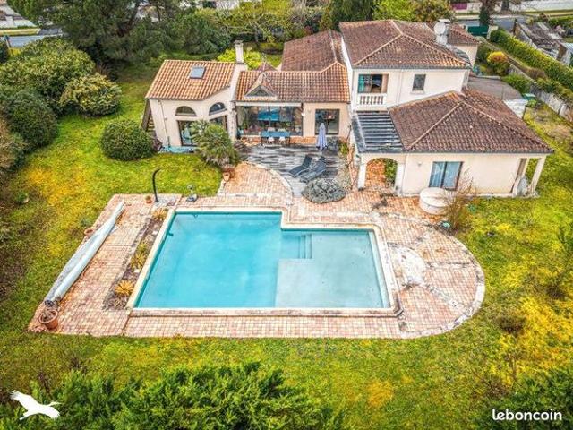 Maison de ville 9 pièces 303 m²
