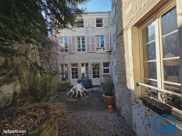 Maison de ville 9 pièces 313 m²