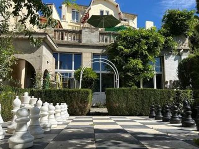 Maison de ville 9 pièces 337 m²