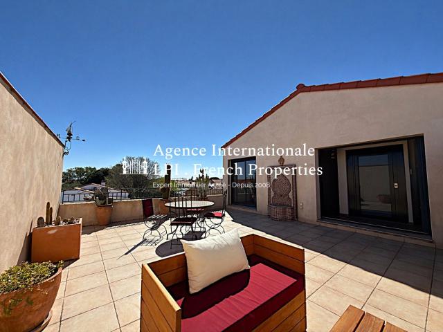 Maison de ville contemporaine Surface totale 220 M² asce. 230m² Saint Laurent de la Salanque