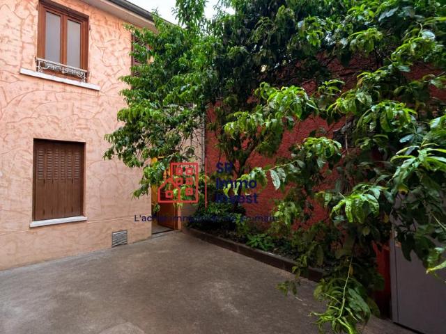 Maison de ville cosy terrasse pièce à aménager Prox Gratte Ciel