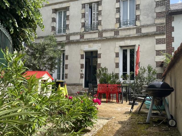 MAISON DE VILLE CANAL GARE 5 CHAMBRES JARDIN