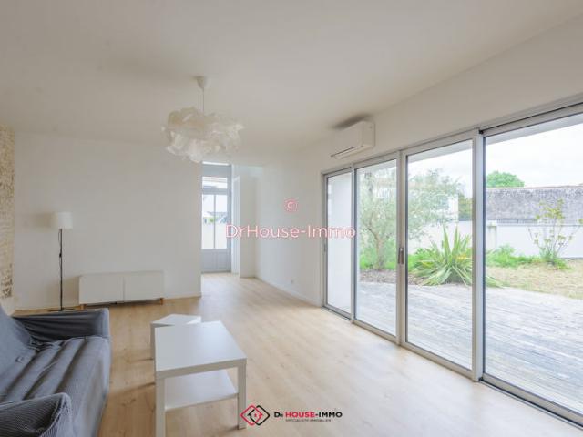 MAISON DE VILLE CHARENTAISE 6 pièces 183 m² avec jardin
