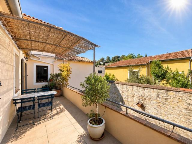Maison De Ville Croix De Fer A Nimes Avec Terrasse Et Cave 92m² Nîmes