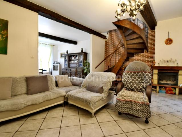 Maison de ville à vendre, 8 pièces à SAINT QUENTIN 02
