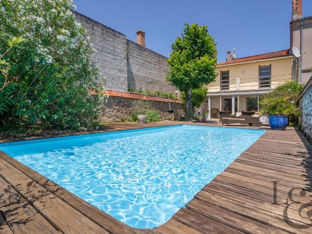 Maison de ville à vendre à Villeneuve sur Lot 235m² Villeneuve sur Lot