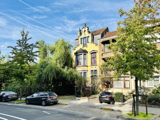 Maison de ville à vendre pour 900000 euro avec 9 chambres à coucher