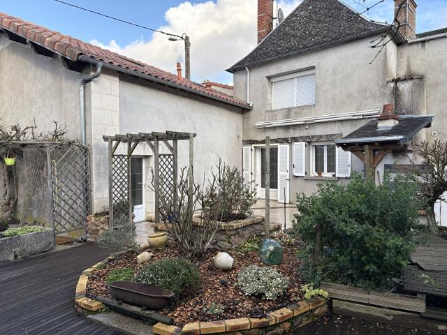 Maison de ville à vendre proche Thouars à Mauzé Thouarsais. 182m² Thouars