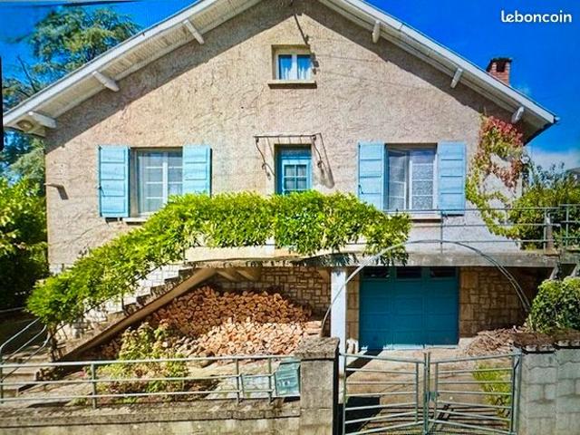 Maison de ville a figeac lot avec jardin et garage, centre ville