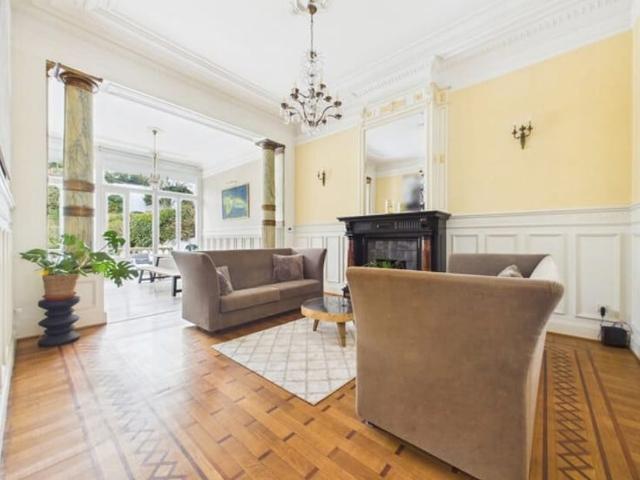 Maison de ville à louer pour 13500 euro avec 10 chambres à coucher