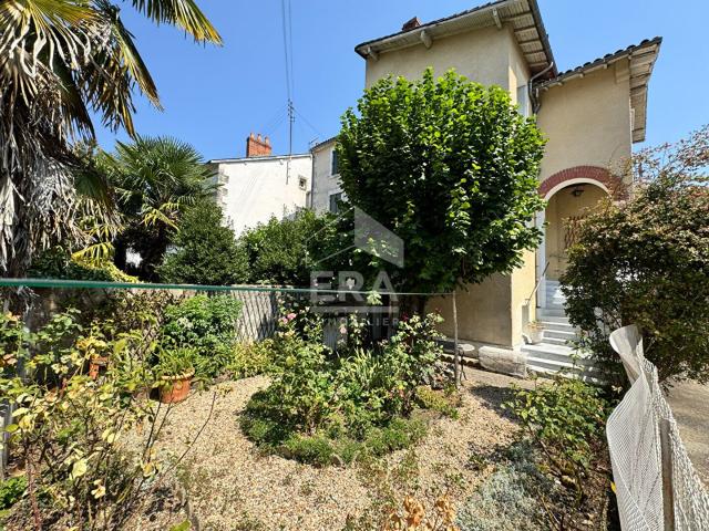 Maison De Ville A Rafraichir Avec Garage Dans L'hyper Centre. 105m² Périgueux