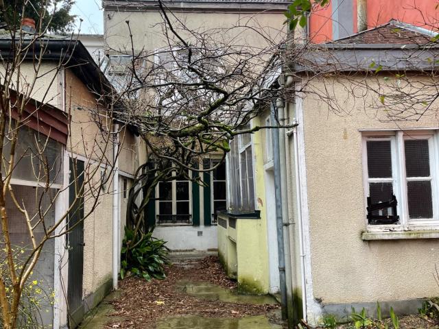 Maison de ville à rénover 131m avec garage Troyes, face à la Gare