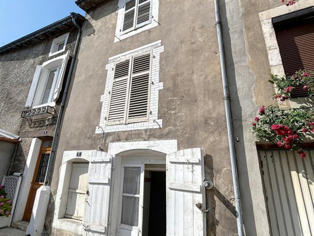 MAISON DE VILLE À RÉNOVER