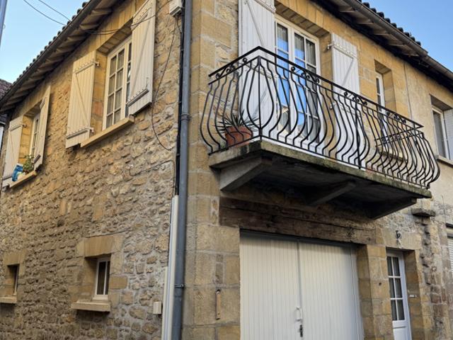 Maison de ville à Sarlat à 3 minutes à pied du centre histor