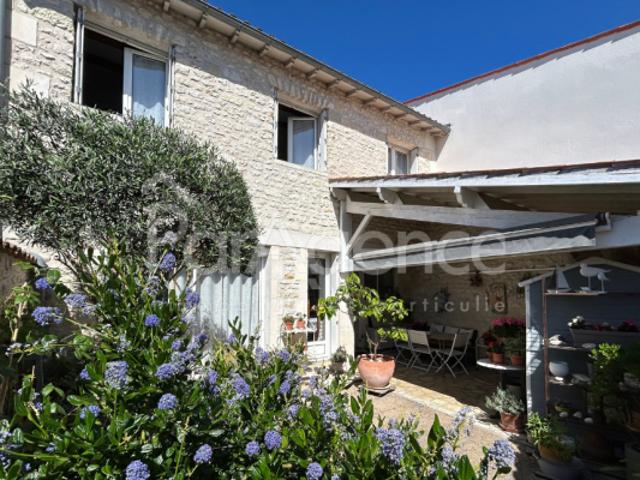 Maison de ville ancienne Terrasse et cour