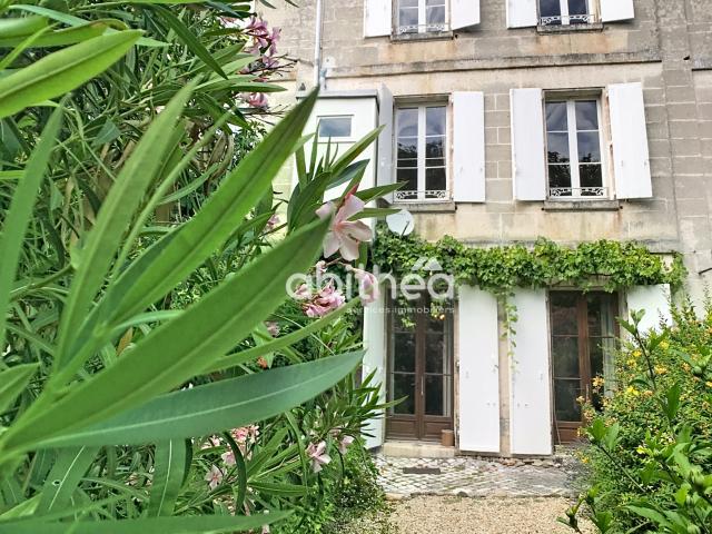 MAISON DE VILLE ANGOULEME 179 M2 3 chambres