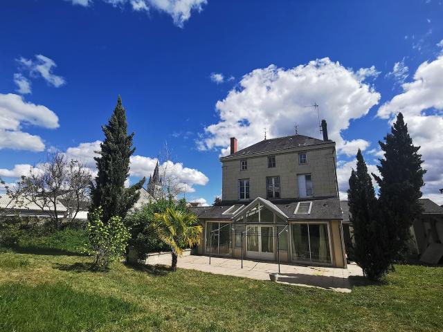 MAISON DE VILLE AUX BEAUX VOLUMES
