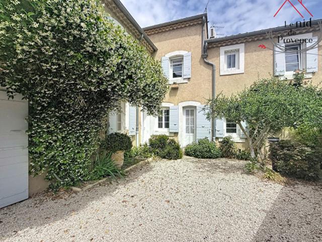 Maison de ville au coeur du village