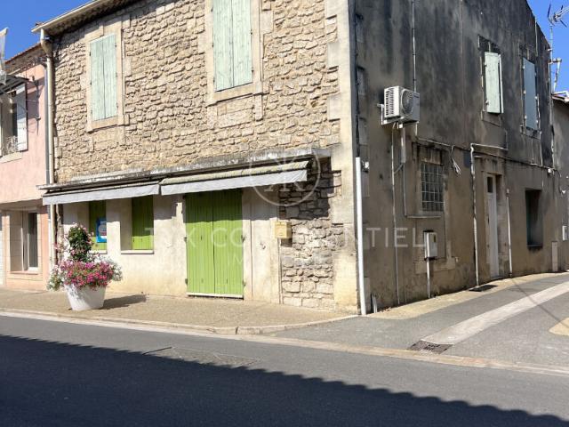 Maison de ville au coeur du village d'EYRAGUES