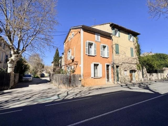 Maison de ville au pied du Géant de Provence