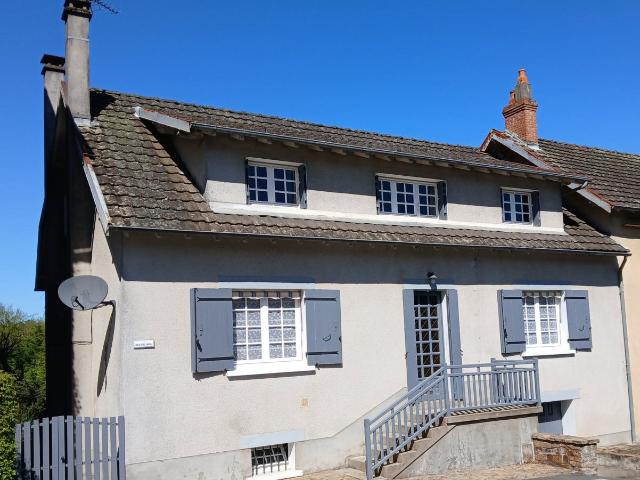 Maison de ville avec 4 chambres et jardin à vendre Dordogne 132m² Jumilhac le Grand