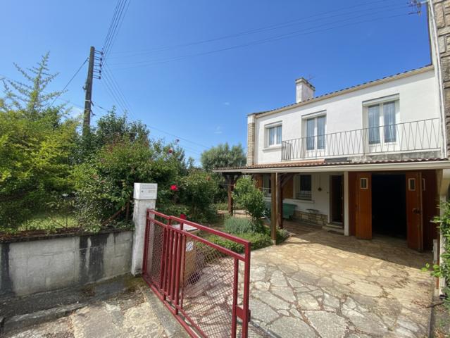 Maison de ville avec 4 chambres, garage et extérieur