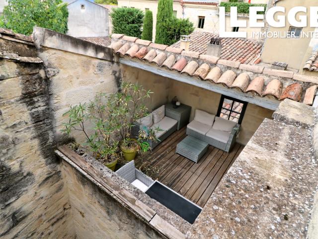 Maison de ville avec 3 appartements et terrasses au centre d’Uzès