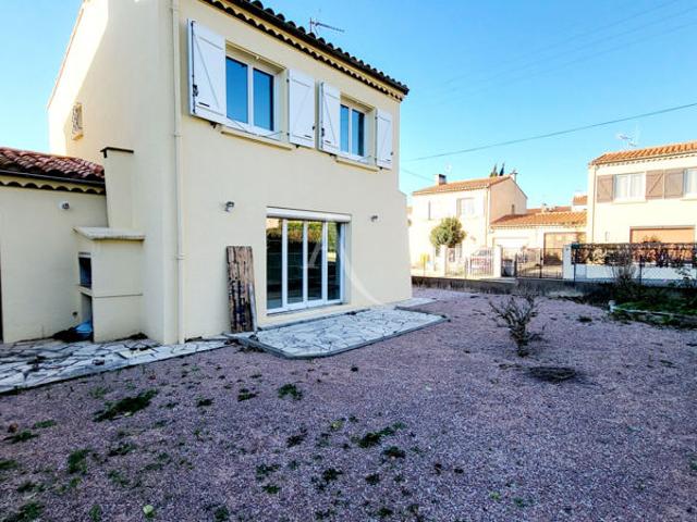MAISON DE VILLE AVEC 3 CHAMBRES GARAGE ET JARDIN A CARCASSONNE