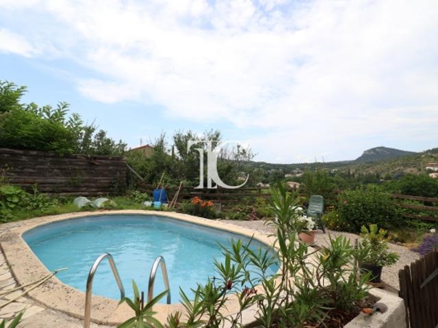 MAISON DE VILLE AVEC 3 HABITATIONS ET PISCINE