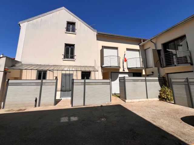 Maison de ville avec terrasse