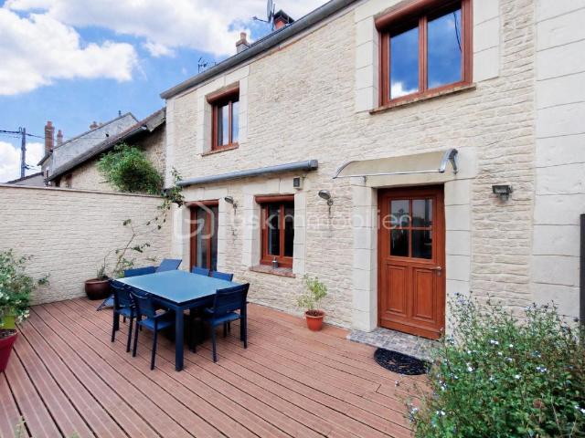 Maison de ville avec terrasse + dépendance