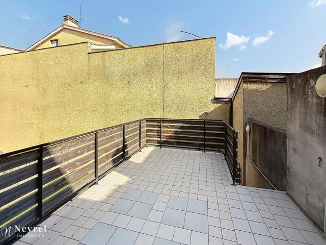 Maison de ville avec terrasse, cour et garage Rive de Gier