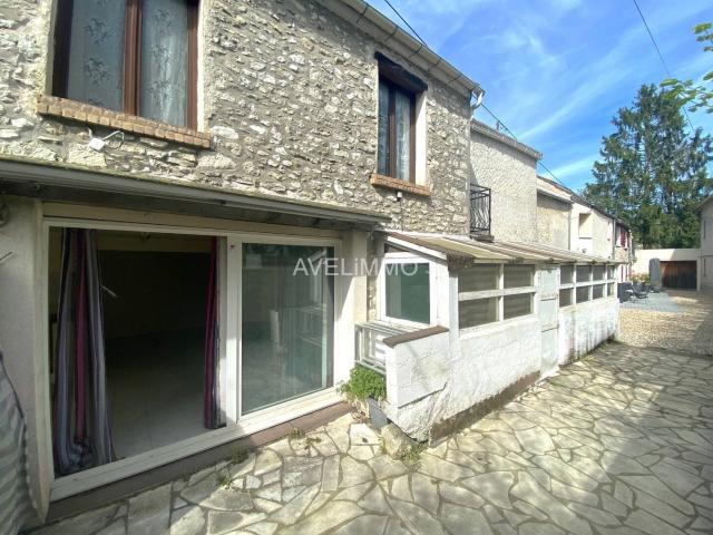Maison de ville avec terrasse et jardinet