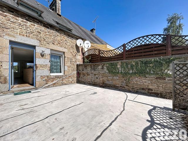 Maison de ville avec terrasses et pièces aménageables