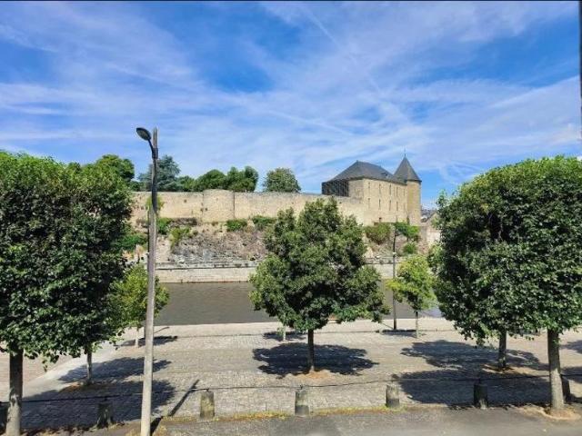 MAISON DE VILLE AVEC VUE SUR LA RIVIERE